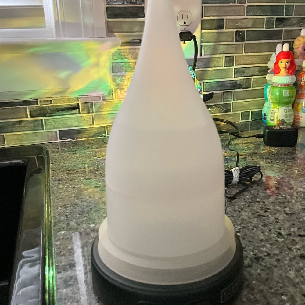 Scentsy diffuser base - Picture 2 of 3